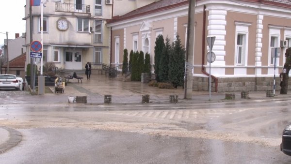 ПОЧИЊЕ ПОПРАВКА УЛИЦА У ВРАЊУ: Позив грађанима да пријаве критичне локације ПОЧИЊЕ ПОПРАВКА УЛИЦА У ВРАЊУ: Позив грађанима да пријаве критичне локације