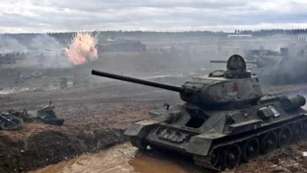 ВЕЛИКИ ПОВРАТАК: Легендарни Т-34 излази на црту Леопарду ВЕЛИКИ ПОВРАТАК: Легендарни Т-34 излази на црту Леопарду
