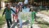RODE SU SE VRATILE: U Belom Blatu maskenbalo obeležili početak proleća (FOTO) RODE SU SE VRATILE: U Belom Blatu maskenbalo obeležili početak proleća (FOTO)