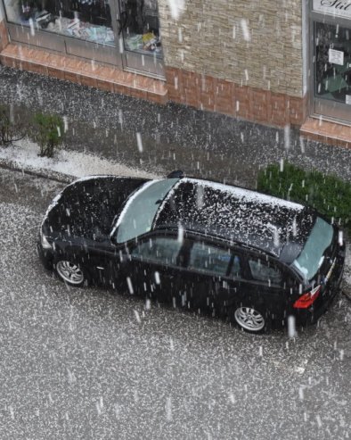 ВОЗАЧИ, ОПРЕЗ: Снег и поледица на путевима отежавају саобраћај - Ови делови Србије су непроходни