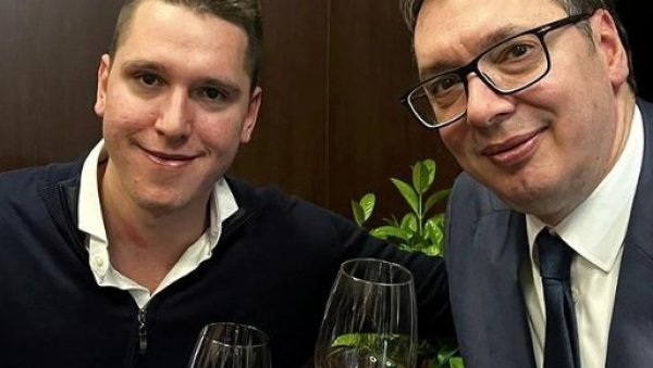 ДАНИЛУ ЈЕ ТО ПОСАО, А МЕНИ ЉУБАВ Председник Вучић са сином слободно време у Верони искористио за дегустацију вина (ФОТО) ДАНИЛУ ЈЕ ТО ПОСАО, А МЕНИ ЉУБАВ Председник Вучић са сином слободно време у Верони искористио за дегустацију вина (ФОТО)
