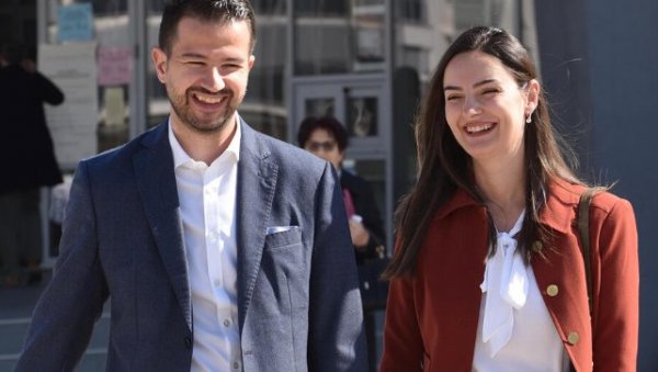 КО ЈЕ ЖЕНА ЈАКОВА МИЛАТОВИЋА: Милена постаје прва дама Црне Горе (ФОТО) КО ЈЕ ЖЕНА ЈАКОВА МИЛАТОВИЋА: Милена постаје прва дама Црне Горе (ФОТО)