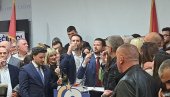 ŠAMPANJAC ZA KRAJ: Ovako je Crna Gora proslavila pobedu Jakova Milatovića (FOTO) ŠAMPANJAC ZA KRAJ: Ovako je Crna Gora proslavila pobedu Jakova Milatovića (FOTO)