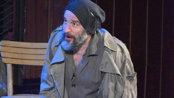 ЗА ТУМАЧЕЊЕ УЛОГЕ ПРОСЈАКА: Ненад Јездић победник прве вечери Глумачких свечаности „Миливоје Живановић“ ЗА ТУМАЧЕЊЕ УЛОГЕ ПРОСЈАКА: Ненад Јездић победник прве вечери Глумачких свечаности „Миливоје Живановић“