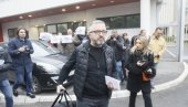 UVIĐAJ POSLE NAPADA BLOKADERA: Dragan J. Vučićević sve vreme sa policijom UVIĐAJ POSLE NAPADA BLOKADERA: Dragan J. Vučićević sve vreme sa policijom