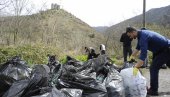 ČISTILI PRIOBALJE IBRA: Održana ekološka akcija u podnožju srednjovekovnog Magliča ČISTILI PRIOBALJE IBRA: Održana ekološka akcija u podnožju srednjovekovnog Magliča