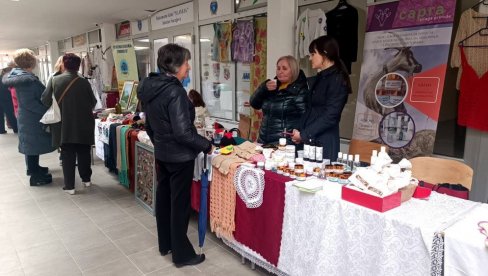 OPREMILI MALI KROJAČKI POGON: Sajam preduzetništva okupio vredne žene u Istočnom Sarajevu OPREMILI MALI KROJAČKI POGON: Sajam preduzetništva okupio vredne žene u Istočnom Sarajevu