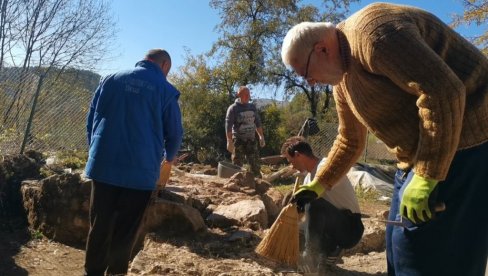 ПОГЛЕДАЈТЕ ШТА СЕ КРИЛО ИСПОД ЗЕМЉЕ У СЕЛУ КОД АЛЕКСАНДРОВЦА: Имање подигао непознати велепоседник из 3. века (ФОТО/ВИДЕО)