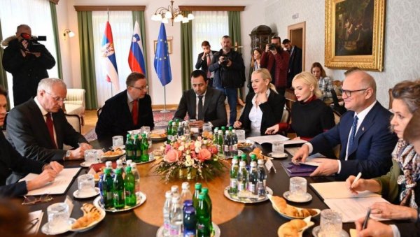 ВЕСИЋ: Развој брзих пруга омогућиће већу повезаност људи и бржу робну размену ВЕСИЋ: Развој брзих пруга омогућиће већу повезаност људи и бржу робну размену