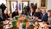 ВЕСИЋ: Развој брзих пруга омогућиће већу повезаност људи и бржу робну размену ВЕСИЋ: Развој брзих пруга омогућиће већу повезаност људи и бржу робну размену