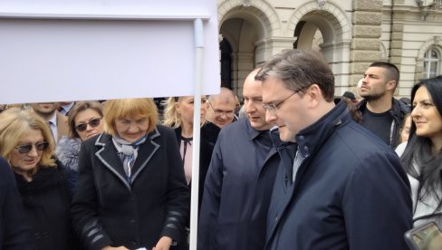 DO KRAJA GODINE DVOCIFREN RAST PRIMANJA NAJSTARIJIH: Ministar Selaković u Novom Sadu na promociji penzionerske kartice (VIDEO) DO KRAJA GODINE DVOCIFREN RAST PRIMANJA NAJSTARIJIH: Ministar Selaković u Novom Sadu na promociji penzionerske kartice (VIDEO)