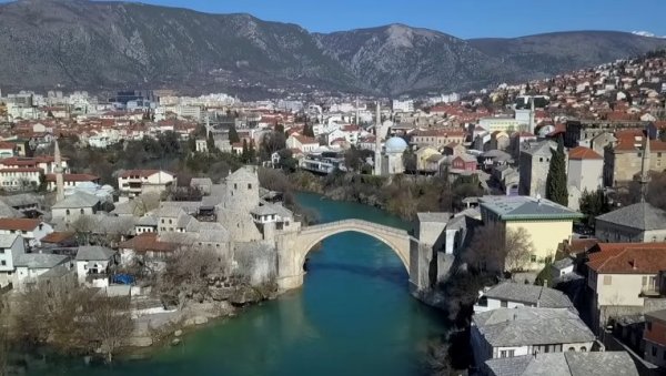 ЖЕНА ПОГИНУЛА НАКОН ШТО ЈЕ ПАЛА СА БАЛКОНА: Трагедија у Мостару