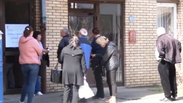 ПОМОЋ ПАРАЋИНСКИМ ПОЉОПРИВРЕДНИЦИМА: У обнови газдинстава помаже јагодинска Пољопривредна служба ПОМОЋ ПАРАЋИНСКИМ ПОЉОПРИВРЕДНИЦИМА: У обнови газдинстава помаже јагодинска Пољопривредна служба