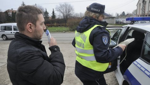 POVEĆANO STRADANJE U SAOBRAĆAJKAMA U FEBRUARU: Agencija za bezbednost saobraćaja upozorava vozače i ostale učesnike na dodatnu opreznost POVEĆANO STRADANJE U SAOBRAĆAJKAMA U FEBRUARU: Agencija za bezbednost saobraćaja upozorava vozače i ostale učesnike na dodatnu opreznost