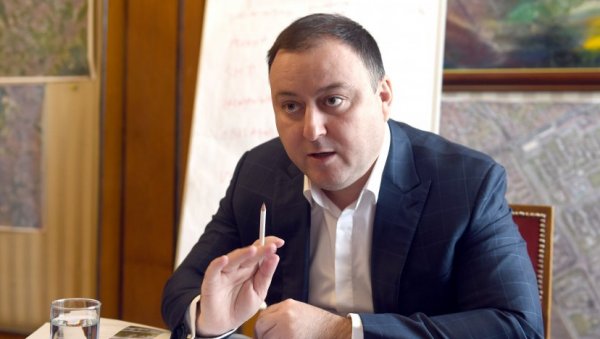 ЧУЧКОВИЋ ОДГОВОРИО ПОПОВИЋЕВОЈ: Драга Мила провозајте се мало, није Београд само Врачар... ЧУЧКОВИЋ ОДГОВОРИО ПОПОВИЋЕВОЈ: Драга Мила провозајте се мало, није Београд само Врачар...