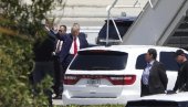 ПОГЛЕДАЈТЕ - ТРАМП ЋЕ СЕ ПРЕДАТИ СУДУ НА МЕНХЕТНУ: Otputovao авионom за Њујорк (ФОТО) ПОГЛЕДАЈТЕ - ТРАМП ЋЕ СЕ ПРЕДАТИ СУДУ НА МЕНХЕТНУ: Otputovao авионom за Њујорк (ФОТО)