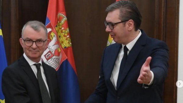 ВУЧИЋ СЕ САСТАО СА ПРЕДСТАВНИЦИМА ММФ-а: Ситуација је оцењена као стабилна и повољна (ФОТО) ВУЧИЋ СЕ САСТАО СА ПРЕДСТАВНИЦИМА ММФ-а: Ситуација је оцењена као стабилна и повољна (ФОТО)