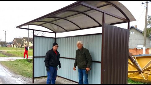 ЗАМЕЊЕНА СТАЈАЛИШТА: У месној заједници Огар код Пећинаца ЗАМЕЊЕНА СТАЈАЛИШТА: У месној заједници Огар код Пећинаца