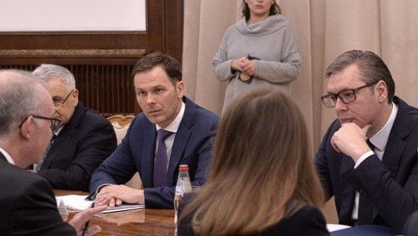 ВУЧИЋ И МАЛИ СЕ САСТАЛИ СА ДЕЛЕГАЦИЈОМ ММФ: Србија на добром путу да оствари предвиђени раст (ФОТО) ВУЧИЋ И МАЛИ СЕ САСТАЛИ СА ДЕЛЕГАЦИЈОМ ММФ: Србија на добром путу да оствари предвиђени раст (ФОТО)