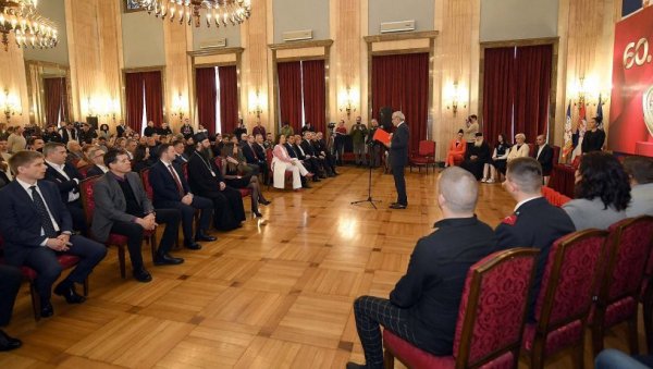 ПРИЗНАЊА ЗА НАЈБОЉЕ МЕЂУ НАМА Oдржан Најплеменитији подвиг године - традиционална акција Вечерњих новости ПРИЗНАЊА ЗА НАЈБОЉЕ МЕЂУ НАМА Oдржан Најплеменитији подвиг године - традиционална акција Вечерњих новости