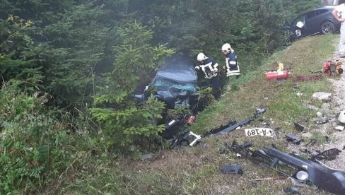 BRZA VOŽNJA LANI UGASILA 100 ŽIVOTA Na putevima u Srpskoj neprilagođenom brzinom građani srljaju u smrt BRZA VOŽNJA LANI UGASILA 100 ŽIVOTA Na putevima u Srpskoj neprilagođenom brzinom građani srljaju u smrt