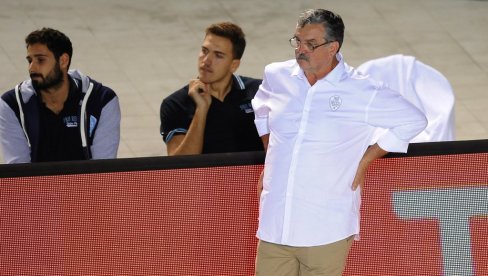 KRAJ! Legendarni Ratko Rudić otišao u penziju uz oproštajni meč u kome su učestvovali i Srbi KRAJ! Legendarni Ratko Rudić otišao u penziju uz oproštajni meč u kome su učestvovali i Srbi