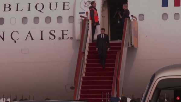 ЕКСТРЕМНИ ЛЕВИЧАР ВАТРОМЕТОМ ГАЂАО ПРЕДСЕДНИКА: Ко је ухапшени за напад на Макронoв хеликоптер ЕКСТРЕМНИ ЛЕВИЧАР ВАТРОМЕТОМ ГАЂАО ПРЕДСЕДНИКА: Ко је ухапшени за напад на Макронoв хеликоптер