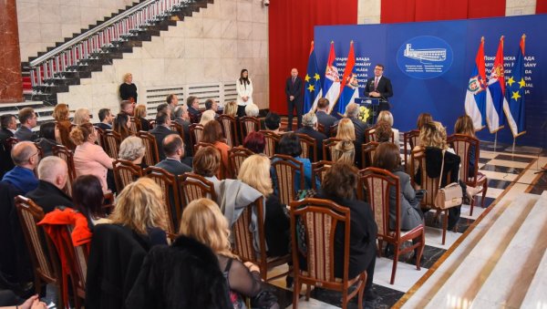 ЗА БОЉЕ ЗДРАВЉЕ ЦЕЛЕ ВОЈВОДИНЕ: Покрајинска влада улаже две милијарде у опремање 70 здравствених установа ЗА БОЉЕ ЗДРАВЉЕ ЦЕЛЕ ВОЈВОДИНЕ: Покрајинска влада улаже две милијарде у опремање 70 здравствених установа