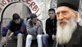 POTEZ JE IZNENADIO MNOGE: Šta je uradio patrijarh Pavle kada mu je Albanac udario šamar? POTEZ JE IZNENADIO MNOGE: Šta je uradio patrijarh Pavle kada mu je Albanac udario šamar?