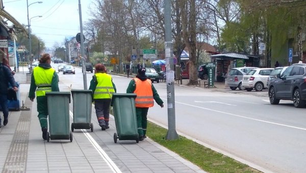 ЗАНИМА ИХ МИШЉЕЊЕ ГРАЂАНА: Анкетирају Пожаревљане о квалитету услуга јавних предузећа ЗАНИМА ИХ МИШЉЕЊЕ ГРАЂАНА: Анкетирају Пожаревљане о квалитету услуга јавних предузећа