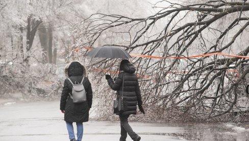 NAJNOVIJE UPOZORENJE RHMZ-a: Na planinama i više od 30 cm snega - Evo gde će još vejati