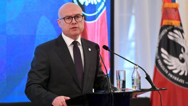 МИНИСТАР ВУЧЕВИЋ: Присуствовао обележавању Дана почетка агресије на караулу “Кошаре”, ево шта су му поручили наши хероји МИНИСТАР ВУЧЕВИЋ: Присуствовао обележавању Дана почетка агресије на караулу “Кошаре”, ево шта су му поручили наши хероји