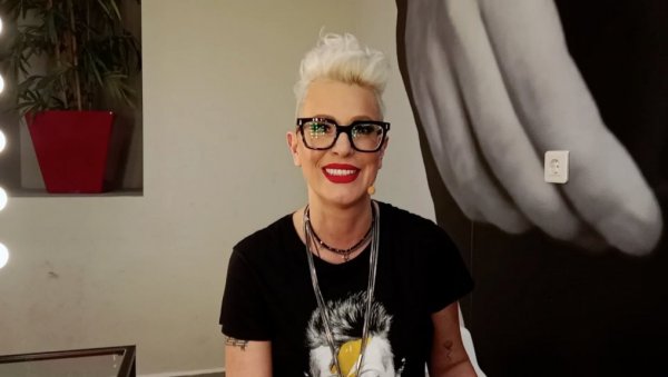 ТИЈАНА ДАПЧЕВИЋ ОТКРИЛА КАКО БЕРЕ ПАРЕ: Имамо дрво испред зграде, доле 20, горе 50 евра, на врху љубичасте ТИЈАНА ДАПЧЕВИЋ ОТКРИЛА КАКО БЕРЕ ПАРЕ: Имамо дрво испред зграде, доле 20, горе 50 евра, на врху љубичасте