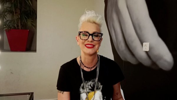 ТИЈАНА ДАПЧЕВИЋ О РОДИТЕЉИМА: Моја срећа је што сам имала два педагога у кући ТИЈАНА ДАПЧЕВИЋ О РОДИТЕЉИМА: Моја срећа је што сам имала два педагога у кући