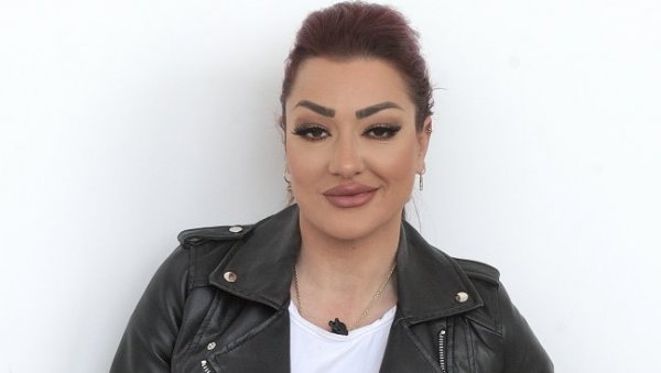 ЗБОГ БАКШИША ИМАМ ПРОБЛЕМ У БАНЦИ: Сандра Решић проговорила о заради на ромским свадбама ЗБОГ БАКШИША ИМАМ ПРОБЛЕМ У БАНЦИ: Сандра Решић проговорила о заради на ромским свадбама