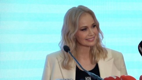 OSVOJILA ME JE ENERGIJOM: Pevač ne krije emocije prema Jeleni Rozgi (FOTO)