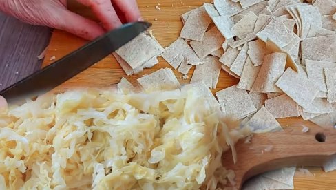 FLEKICE SA KUPUSOM: Brz i jednostavan obrok FLEKICE SA KUPUSOM: Brz i jednostavan obrok