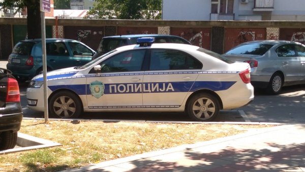 ПОЛИЦИЈА УПАЛА КРОЗ ПРОЗОР, ПРОНАЂЕН И ПИШТОЉ: Нови детаљи трагедије у Земуну ПОЛИЦИЈА УПАЛА КРОЗ ПРОЗОР, ПРОНАЂЕН И ПИШТОЉ: Нови детаљи трагедије у Земуну