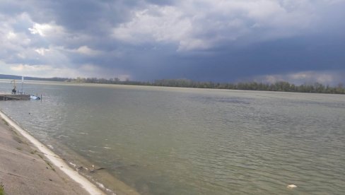 DRAMA NA DUNAVU: Brod udario u most kod Bačke Palanke - potonula barža, preti ekološka katastrofa? DRAMA NA DUNAVU: Brod udario u most kod Bačke Palanke - potonula barža, preti ekološka katastrofa?