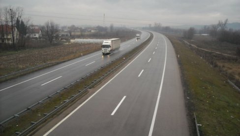 IZNENADA SLETEO SA PUTA I IZGUBIO ŽIVOT: U saobraćajnoj nesreći kod Leskovca poginuo muškarac