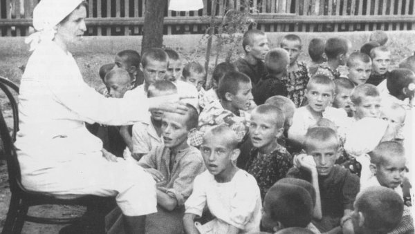 ЛЕКЦИЈЕ О ГЕНОЦИДУ ПРВО ЗА НАСТАВНИКЕ: Од маја почиње стручно усавршавање предавача историје, како би ђацима приближили страхоте у НДХ ЛЕКЦИЈЕ О ГЕНОЦИДУ ПРВО ЗА НАСТАВНИКЕ: Од маја почиње стручно усавршавање предавача историје, како би ђацима приближили страхоте у НДХ