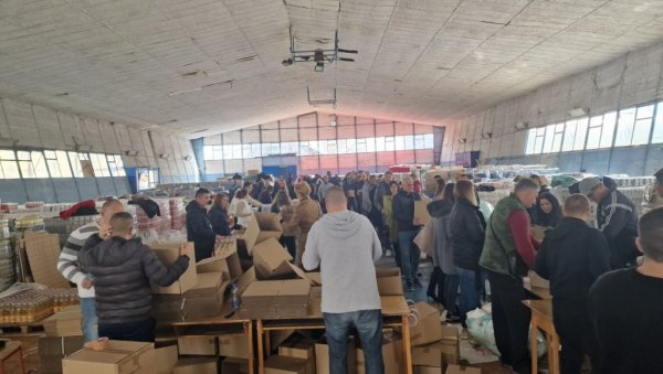 НОВА ПОМОЋ ЗА НАЈСТАРИЈЕ ЛЕСКОВЧАНЕ: Почело паковање пакета за пензионере НОВА ПОМОЋ ЗА НАЈСТАРИЈЕ ЛЕСКОВЧАНЕ: Почело паковање пакета за пензионере