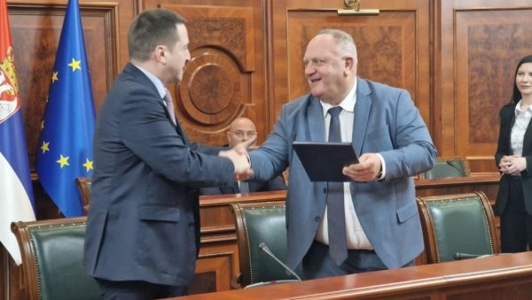 СМЕШТАЈ ЗА ЈОШ 120 МАЛИШАНА: Потписан споразум о изградњи вртића у Лесковцу СМЕШТАЈ ЗА ЈОШ 120 МАЛИШАНА: Потписан споразум о изградњи вртића у Лесковцу