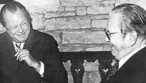 FELJTON - TITO SKIDA NEMAČKOJ HIPOTEKU PROŠLOSTI: Pitanje ratnog obeštećenja trebalo da se reši u okviru ekonomske saradnje FELJTON - TITO SKIDA NEMAČKOJ HIPOTEKU PROŠLOSTI: Pitanje ratnog obeštećenja trebalo da se reši u okviru ekonomske saradnje