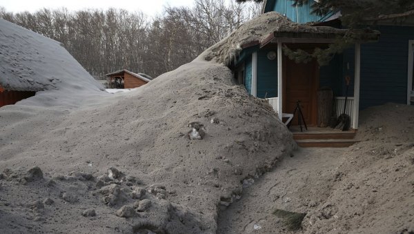 ПРЕДСТАВЉА ОПАСНОСТ ЗА АВИО-САОБРАЋАЈ: Вулкан Шивелуч наставља да избацује пепео ПРЕДСТАВЉА ОПАСНОСТ ЗА АВИО-САОБРАЋАЈ: Вулкан Шивелуч наставља да избацује пепео