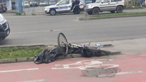 DETALJI NESREĆE U NIŠU: Kombi pokosio biciklistu, muškarac preminuo na licu mesta (FOTO, VIDEO) DETALJI NESREĆE U NIŠU: Kombi pokosio biciklistu, muškarac preminuo na licu mesta (FOTO, VIDEO)