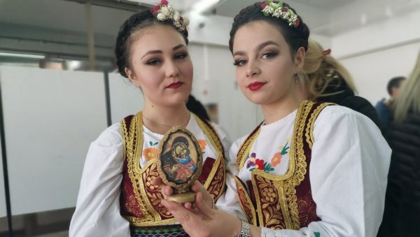 У ТРСТЕНИКУ ОБОРЕН РЕКОРД: Васкршња јаја продата на аукцији за 551.000 динара (ФОТО) У ТРСТЕНИКУ ОБОРЕН РЕКОРД: Васкршња јаја продата на аукцији за 551.000 динара (ФОТО)
