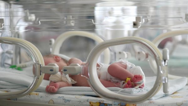 ВУЧИЋ: Држава ће на себе преузети део лечења деце оболеле од СМА ВУЧИЋ: Држава ће на себе преузети део лечења деце оболеле од СМА