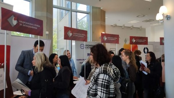 ПОЗИВ ЗА ПОСЛОДАВЦЕ И НЕЗАПОСЛЕНЕ: Сајам запошљавања у Параћину 25. априла ПОЗИВ ЗА ПОСЛОДАВЦЕ И НЕЗАПОСЛЕНЕ: Сајам запошљавања у Параћину 25. априла