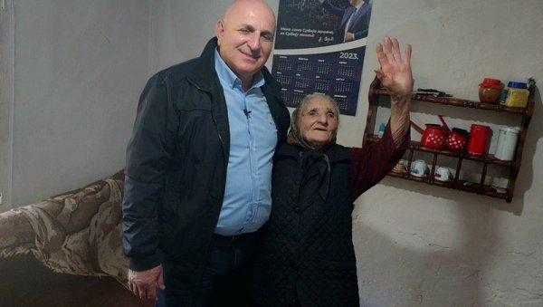 ПАЖЊА ЗА БАКУ МАРИЈУ: У Лозници пред Васкрс дарују најстарије суграђане ПАЖЊА ЗА БАКУ МАРИЈУ: У Лозници пред Васкрс дарују најстарије суграђане